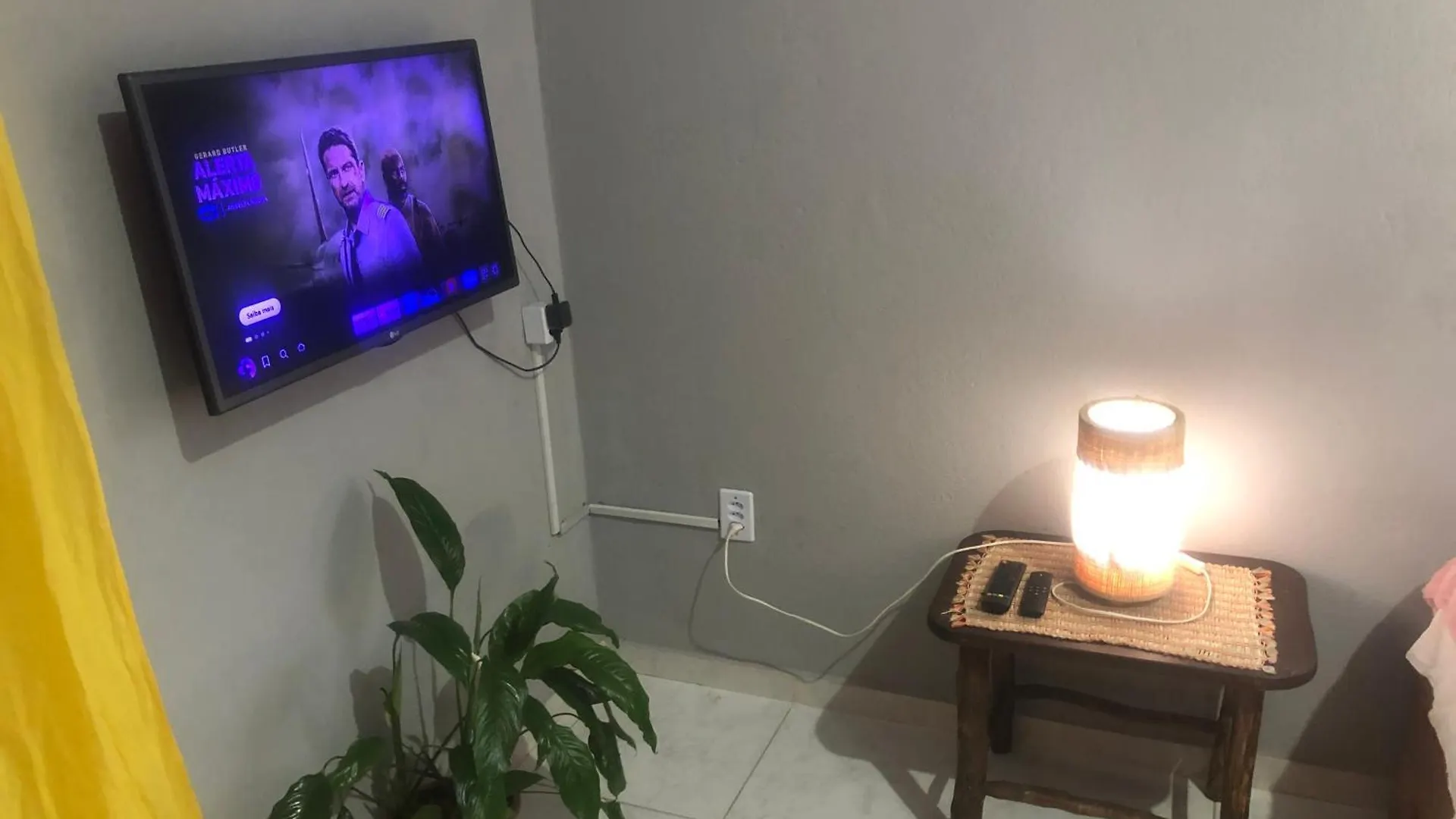 Апартаменты Casa Privativa Aconchegante Em Arraial D'Ajuda - 1 Quarto Com 2 Camas, Cozinha E Banheiro Порту-Сегуру